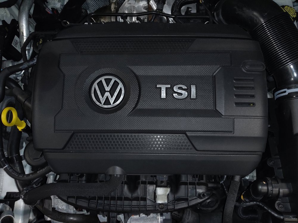 Used 2015 Volkswagen GTI SE FWD image 30