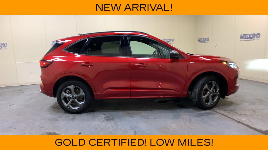 Used 2024 Ford Escape ST-Line w/ Tech Pack #1 AWD/4WD image 2