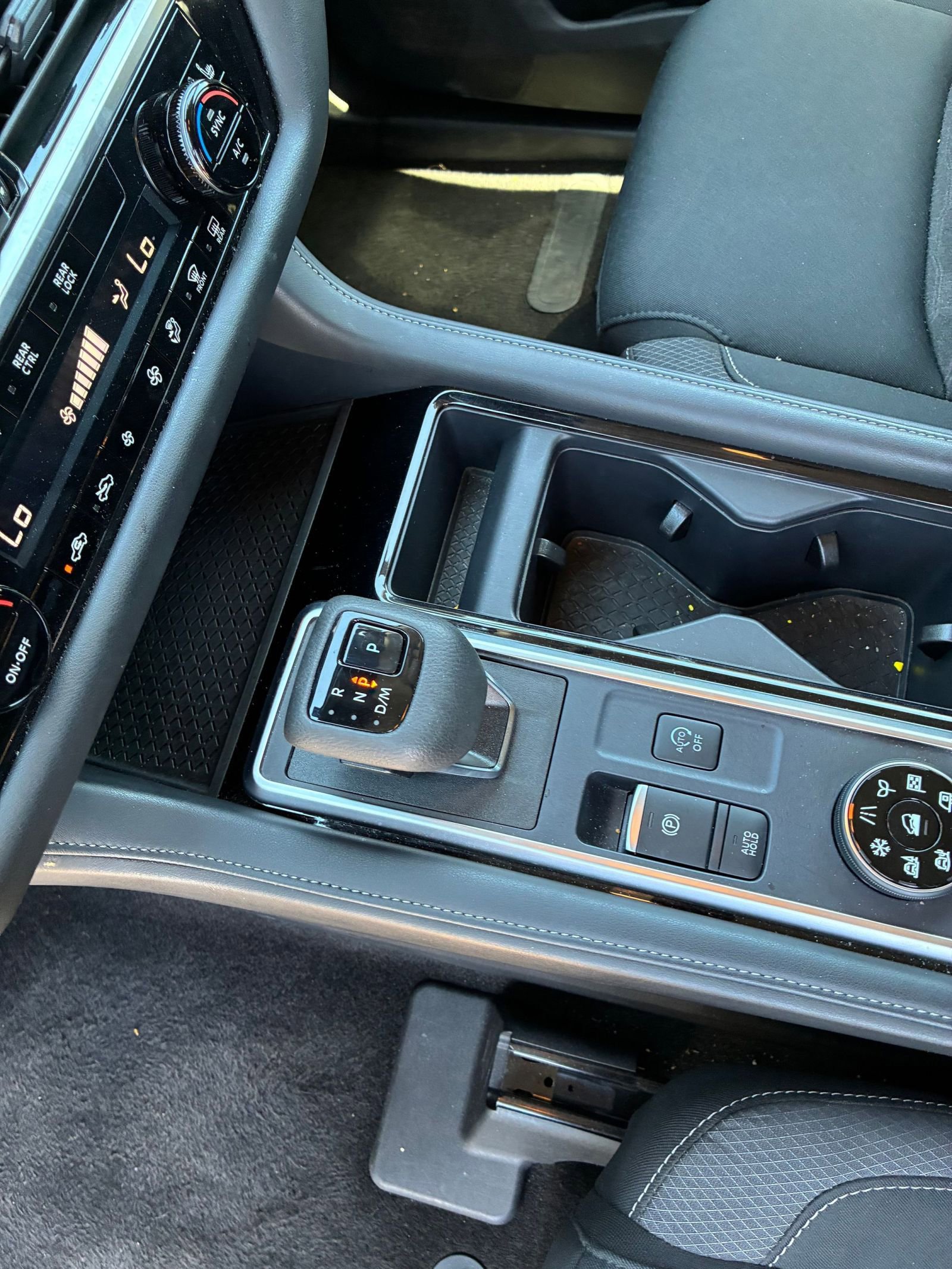 Used 2025 Nissan Pathfinder SV image 10