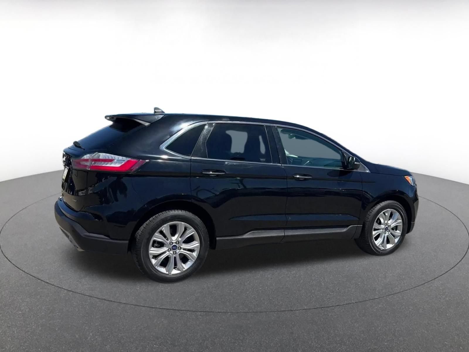 Used 2022 Ford Edge Titanium w/ Equipment Group 301A AWD/4WD image 15