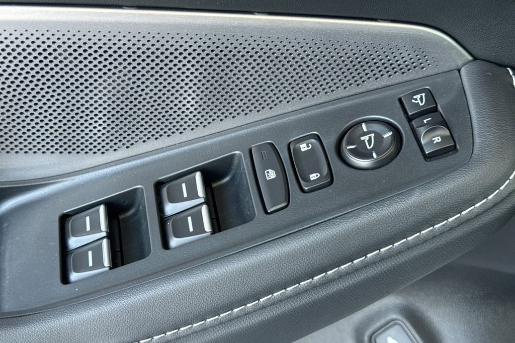 Certified 2025 Acura MDX SH-AWD w/ Advance Package image 16
