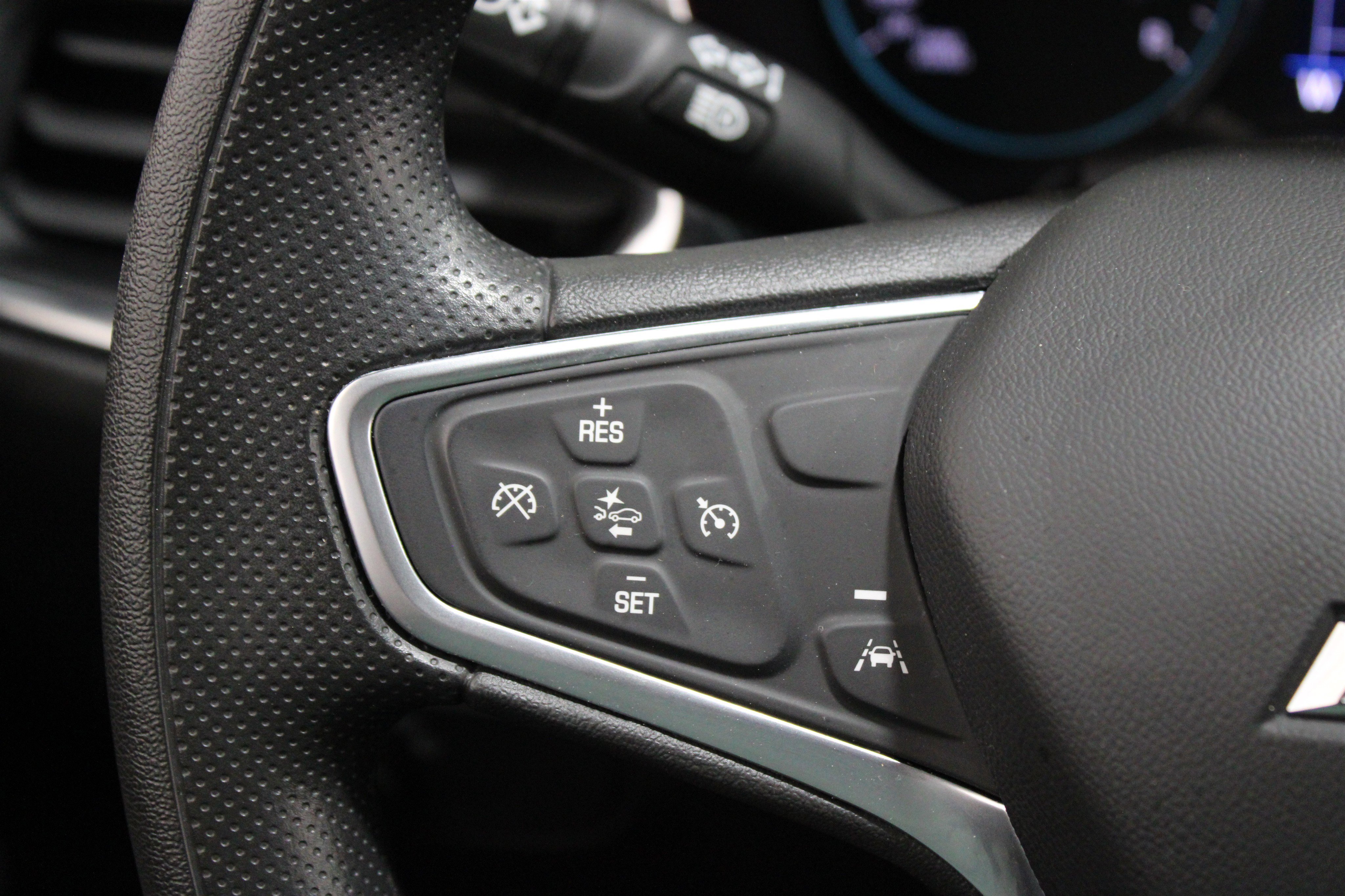 Used 2023 Chevrolet Equinox LT w/ LPO, Floor Liner Package image 8