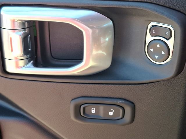 Used 2024 Jeep Wrangler Unlimited image 21