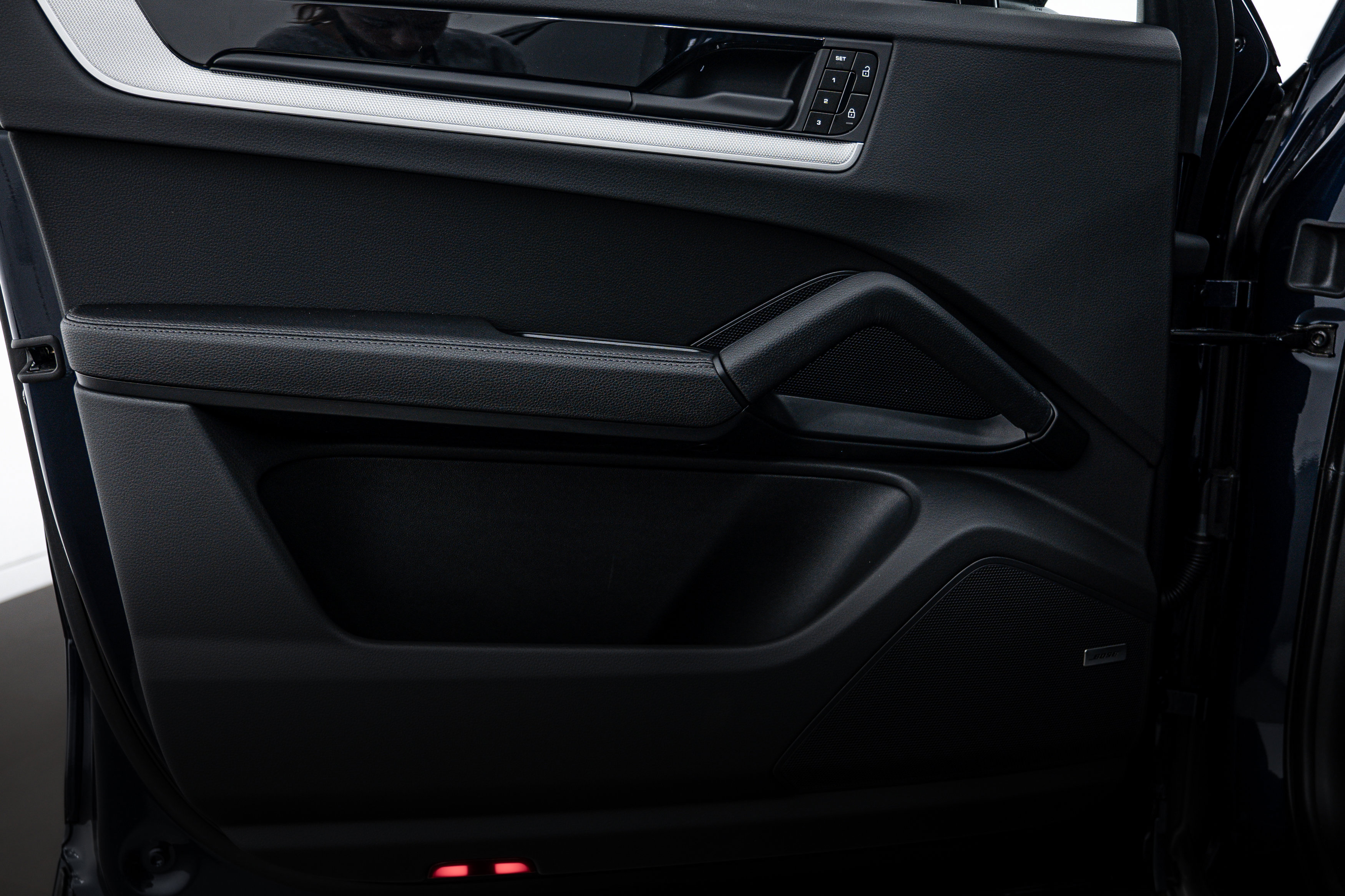 Certified 2025 Porsche Cayenne image 16