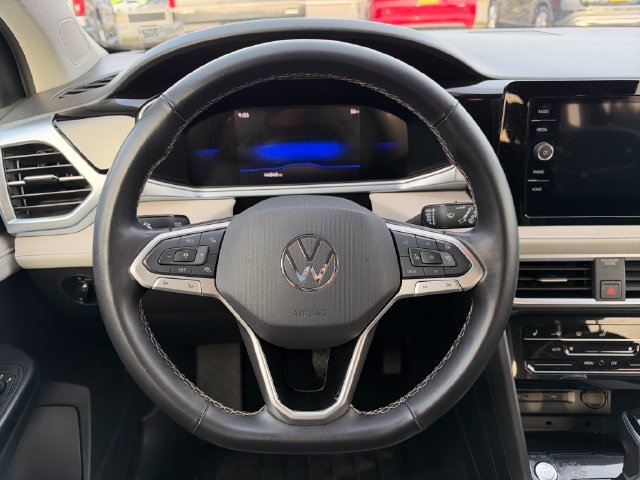 Used 2025 Volkswagen Taos SE FWD image 22