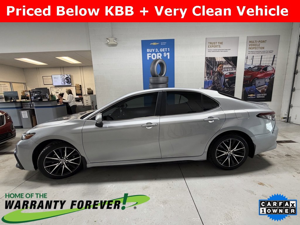 Used 2024 Toyota Camry SE image 4