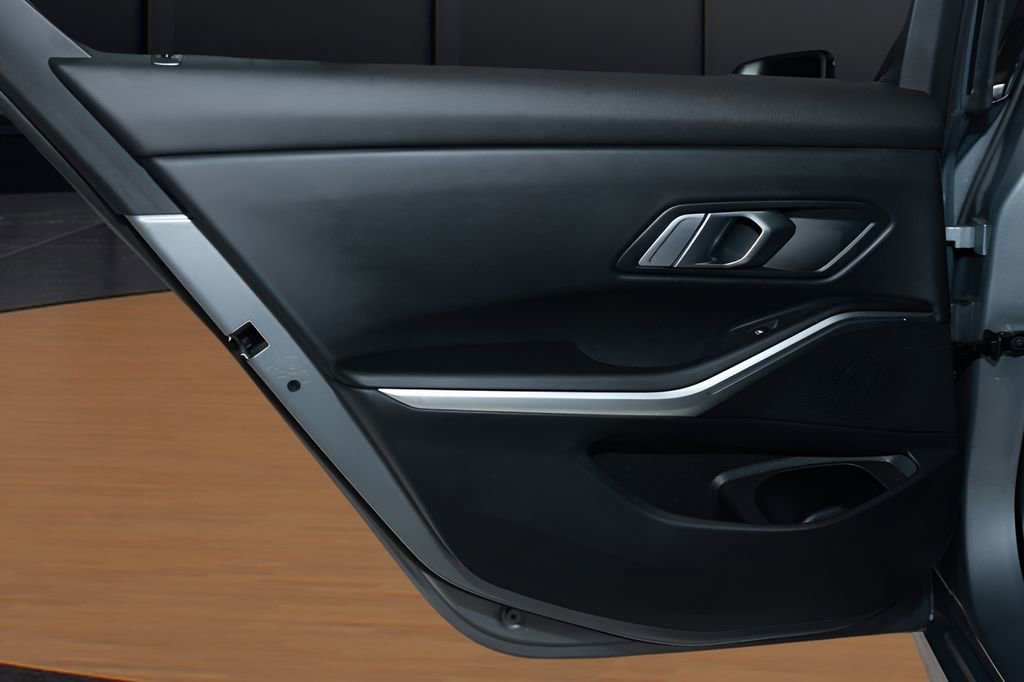 Used 2023 BMW 330e xDrive w/ Premium Package image 21