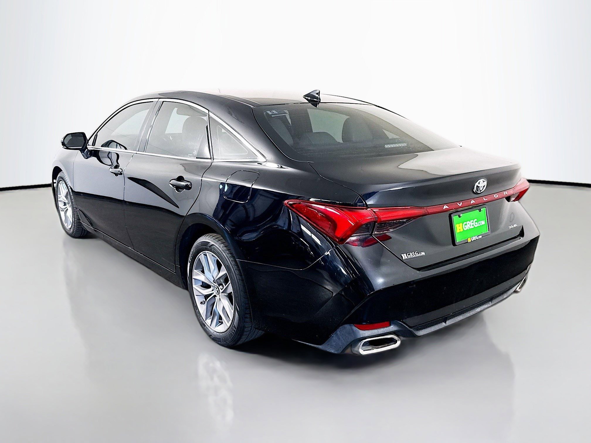 Used 2019 Toyota Avalon XLE w/ Moonroof Package FWD image 7
