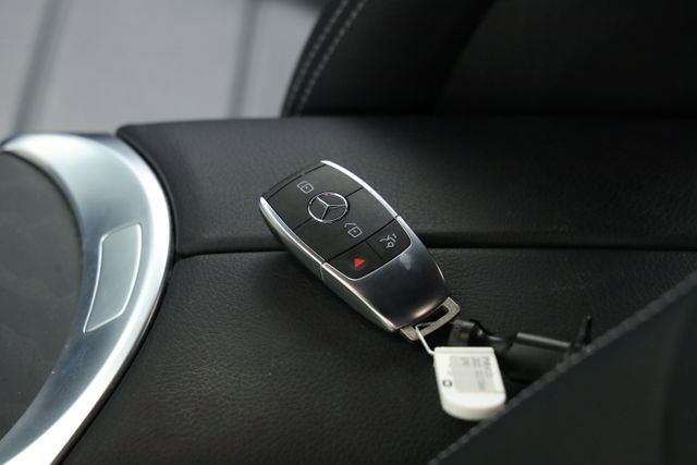 Used 2022 Mercedes-Benz GLC 300 w/ Premium Package Lite image 38