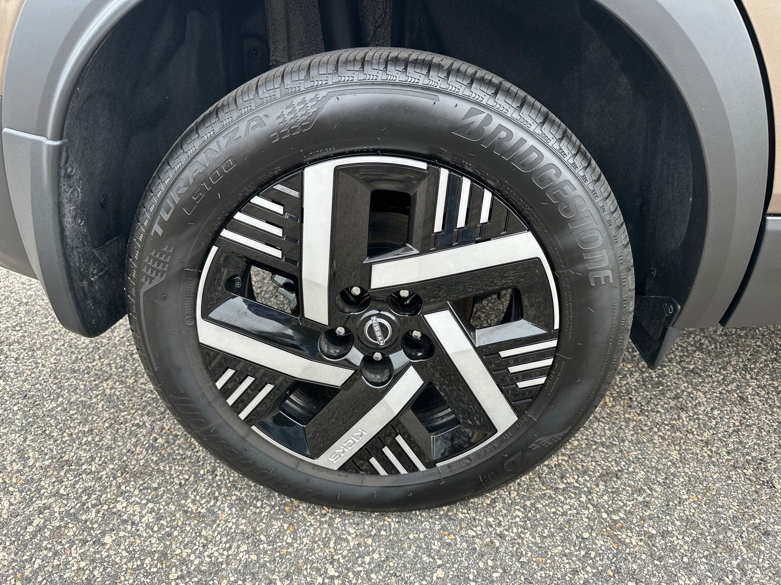 Used 2026 Nissan Kicks SV image 17