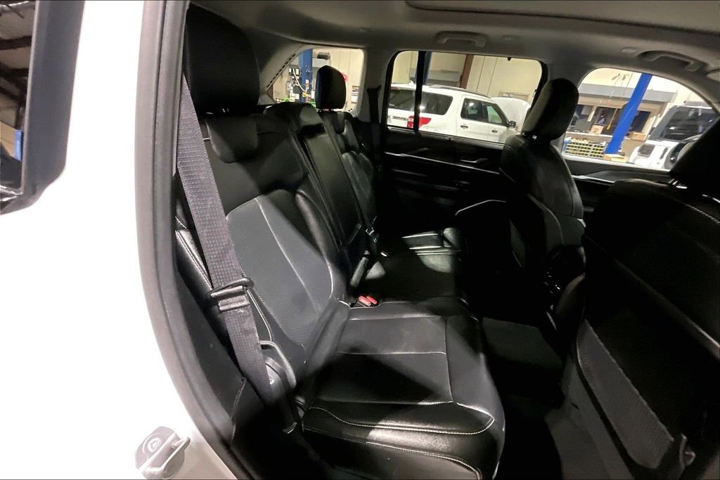 Used 2023 Jeep Grand Cherokee 4WD 4xe w/ Luxury Tech Group II image 24