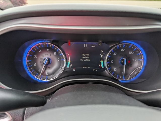 Used 2022 Chrysler Pacifica Touring-L FWD image 17