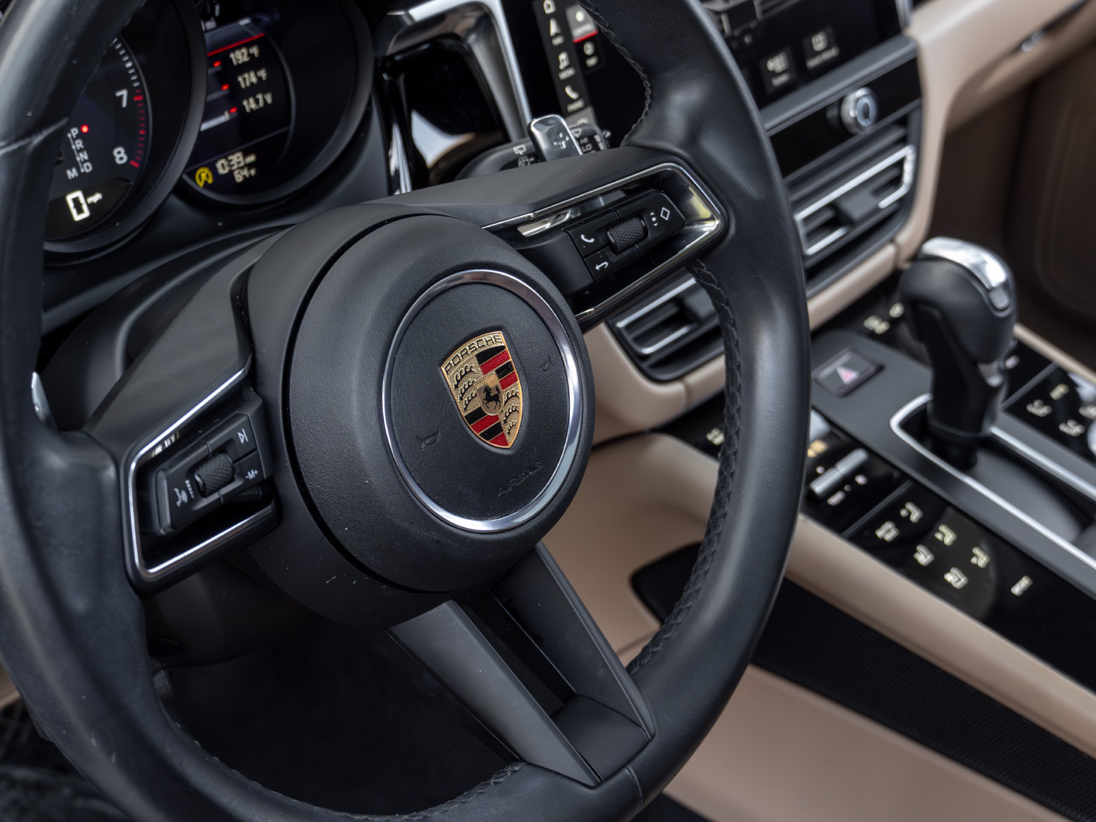 Certified 2023 Porsche Macan AWD/4WD image 38