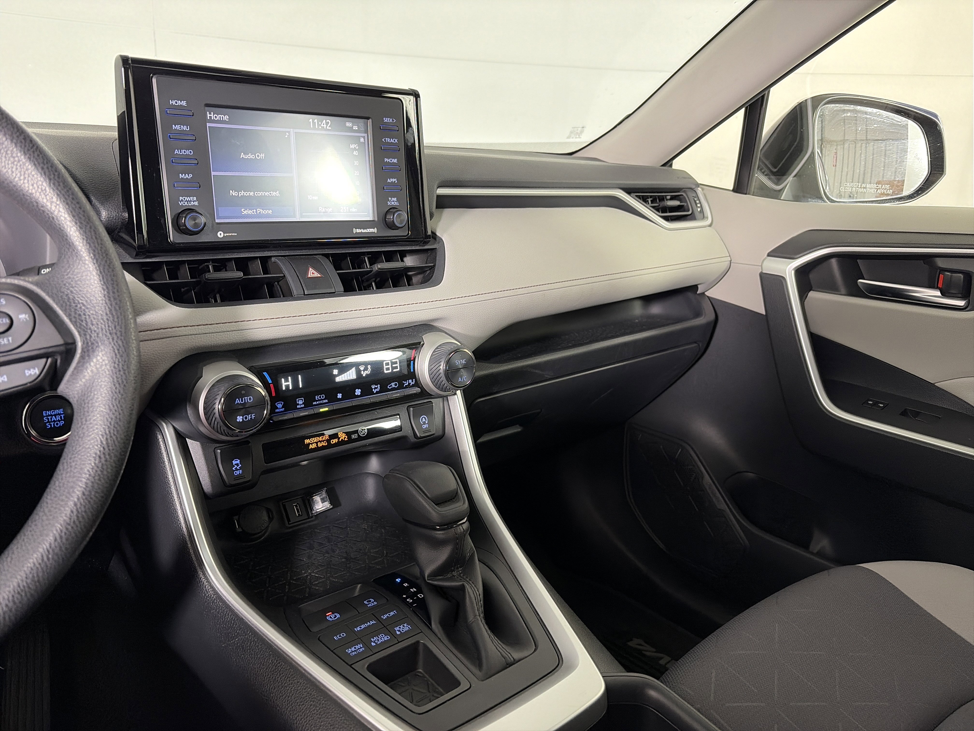 Used 2020 Toyota RAV4 XLE image 26