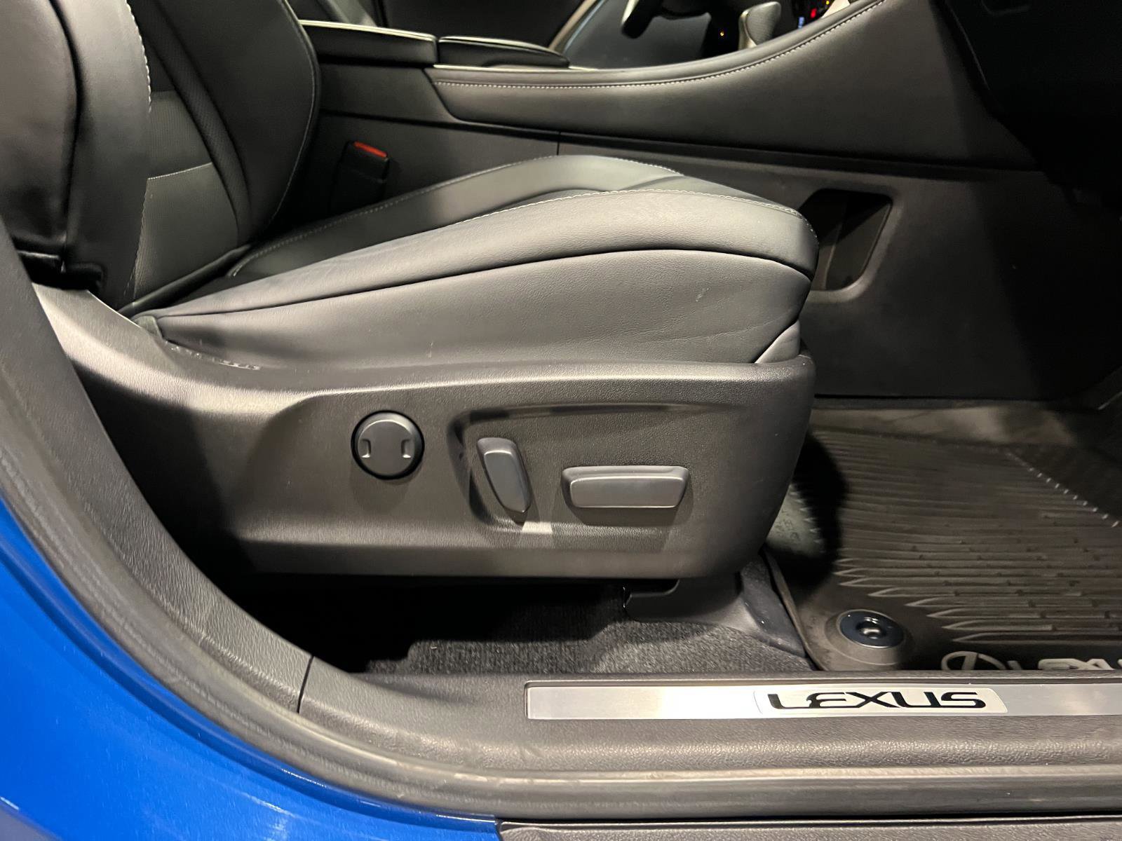 Used 2022 Lexus RX 350 F Sport w/ Accessory Package image 40