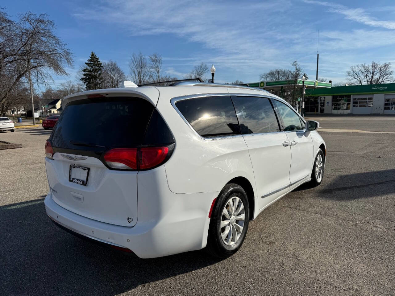 Used 2018 Chrysler Pacifica Touring-L image 5