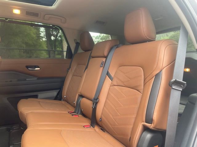 Used 2025 Nissan Pathfinder Platinum w/ Cargo Package AWD/4WD image 21