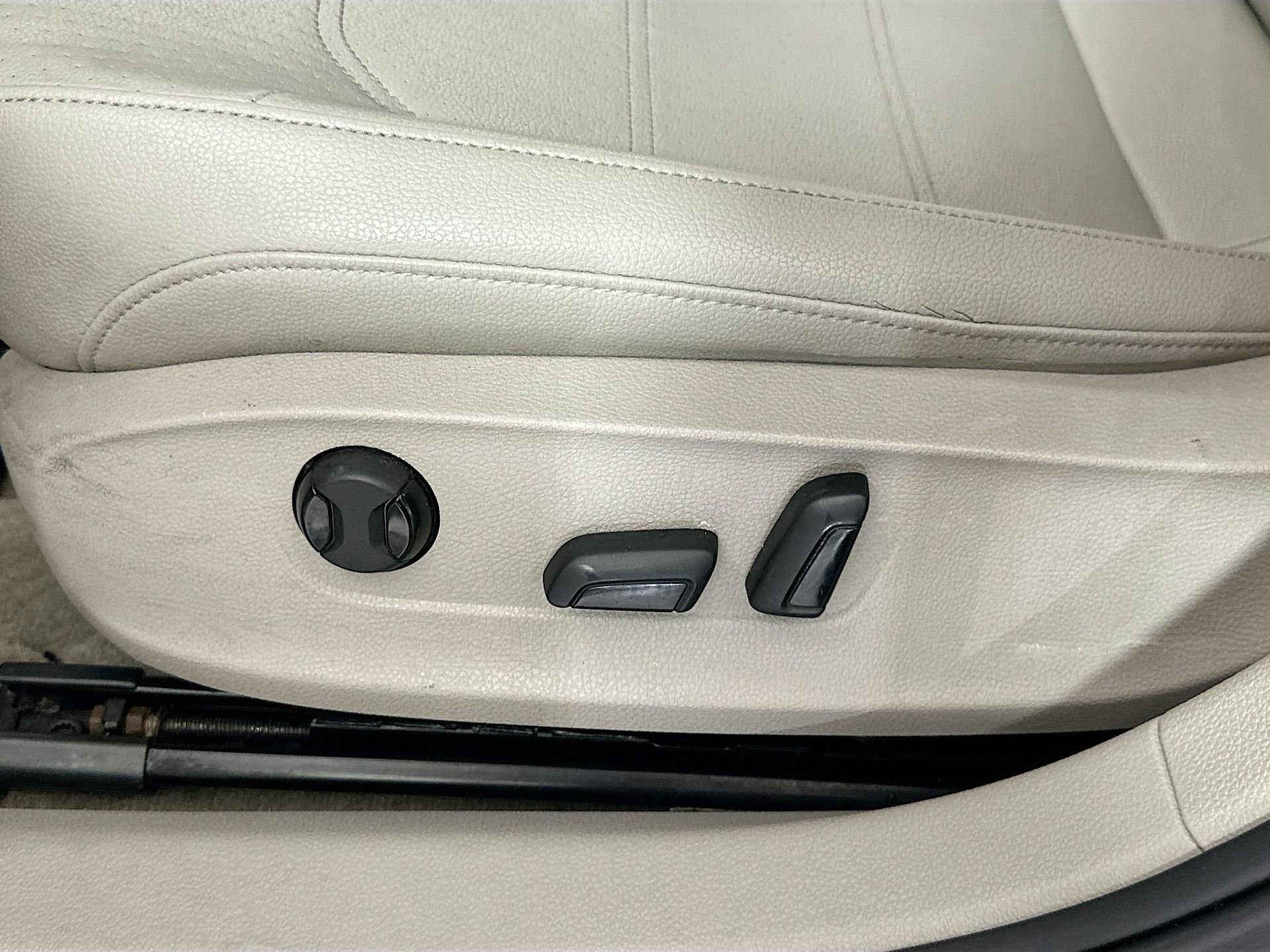 Used 2015 Volkswagen Passat 1.8T Limited Edition image 17