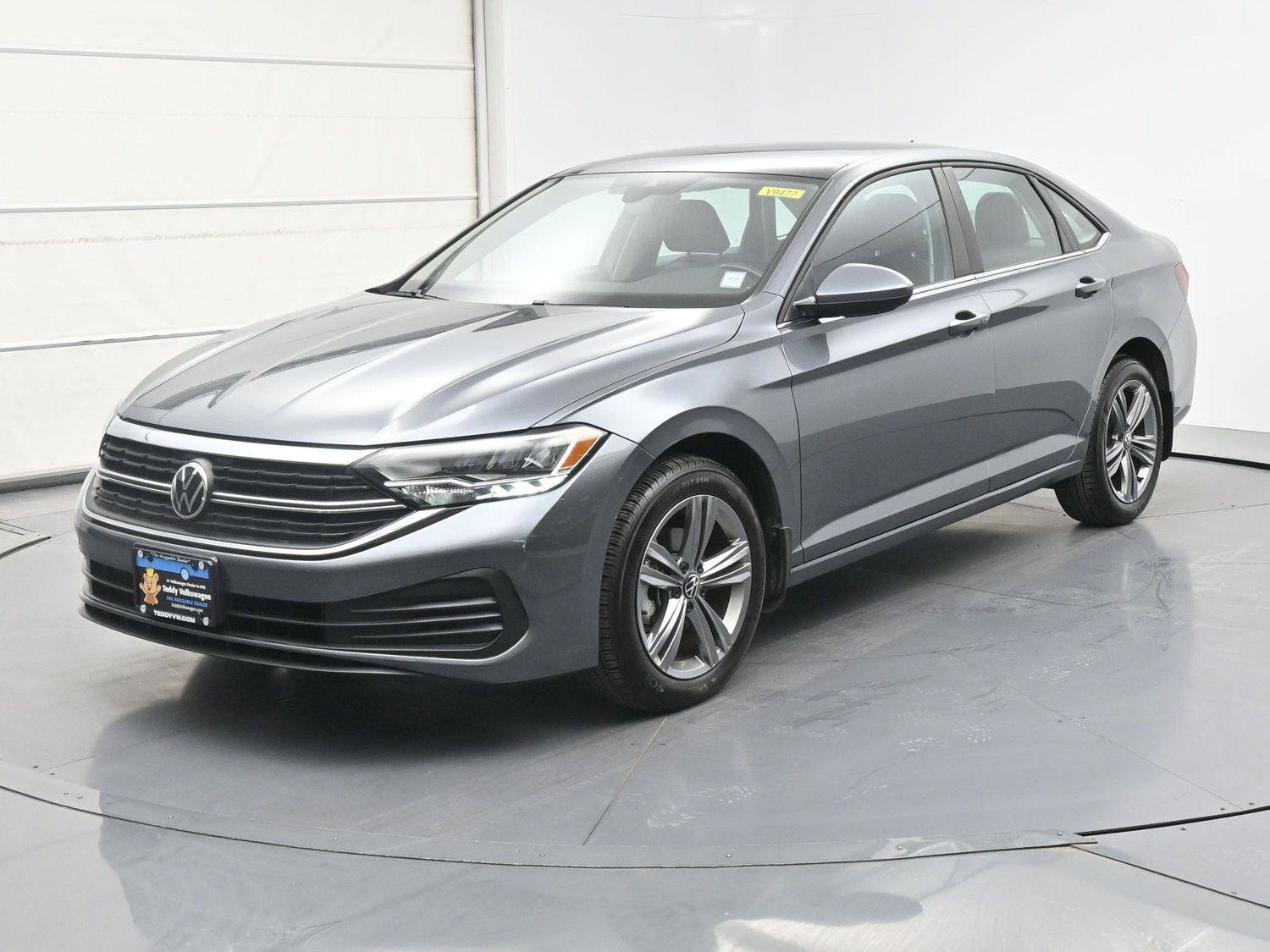 Used 2022 Volkswagen Jetta SE w/ Panoramic Sunroof Package