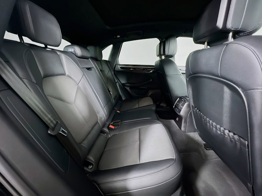 Certified 2023 Porsche Macan image 28