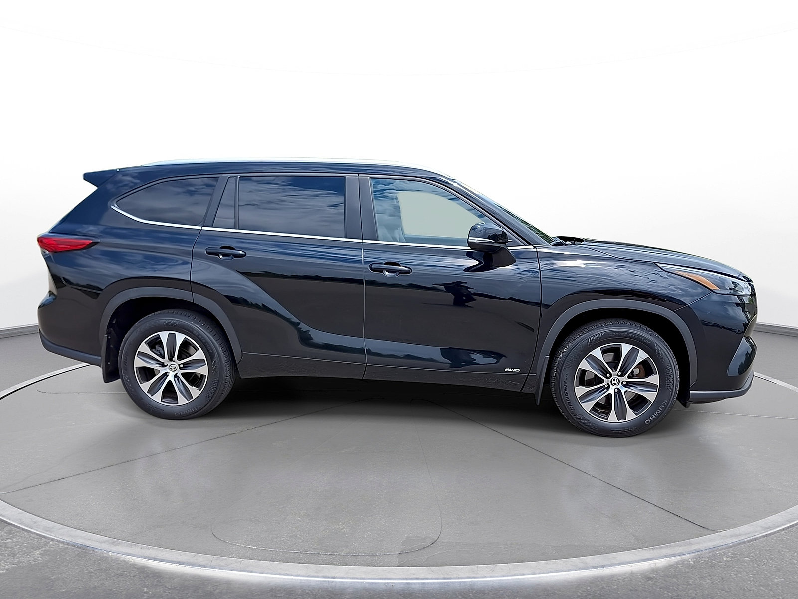 Used 2023 Toyota Highlander XLE AWD/4WD image 9