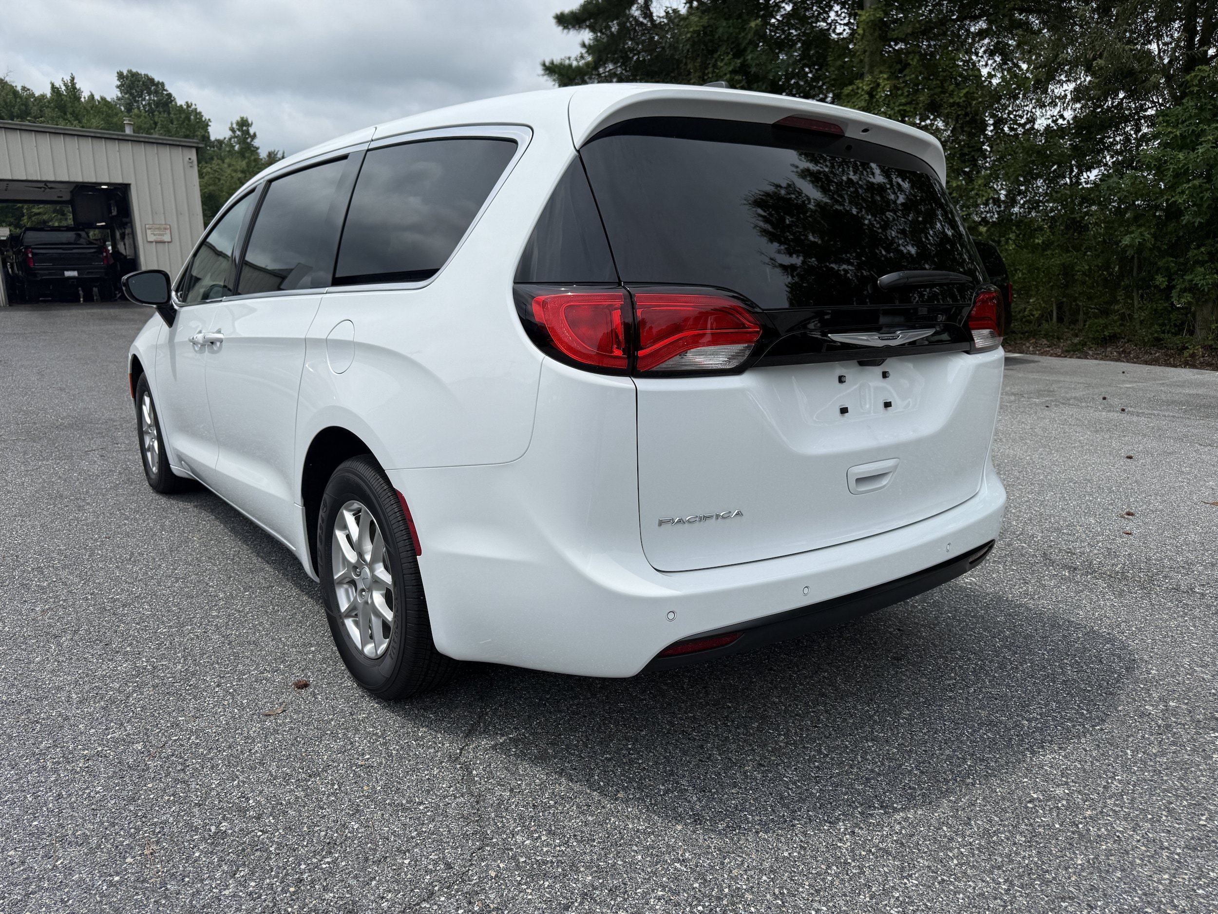New 2027 Chrysler Pacifica LX FWD image 5
