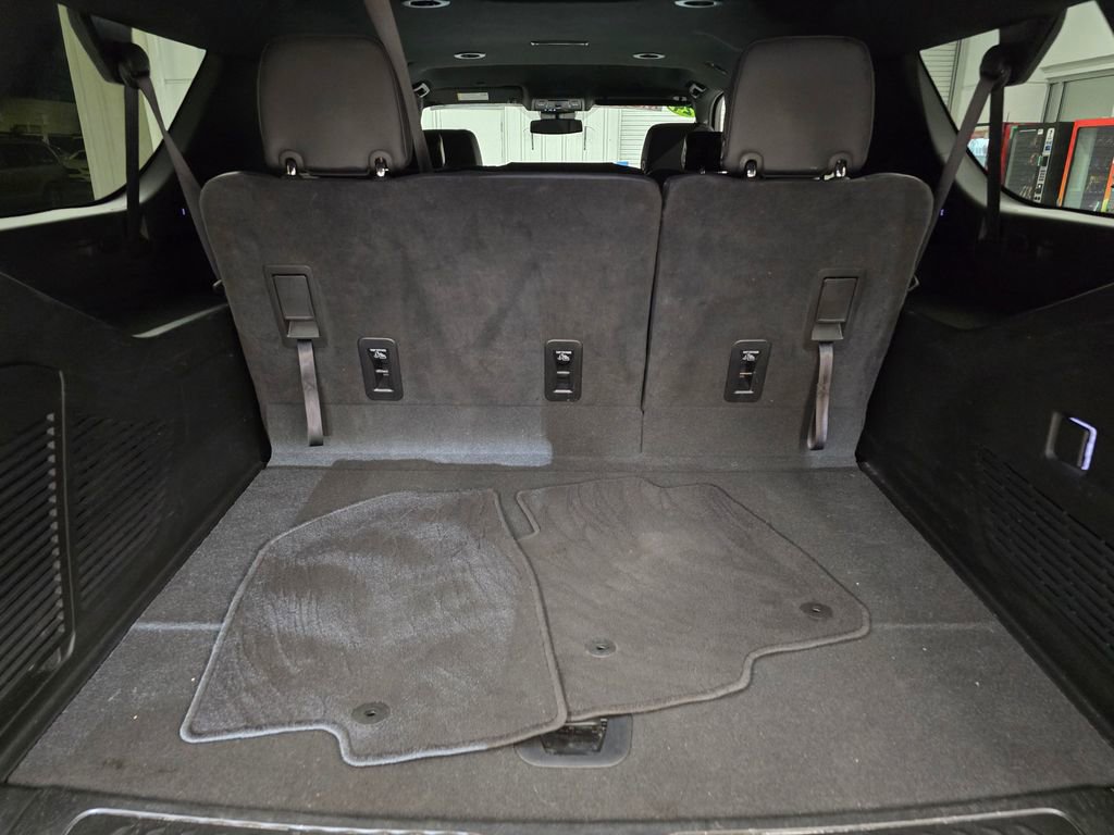 Used 2024 Chevrolet Suburban LT RWD image 41