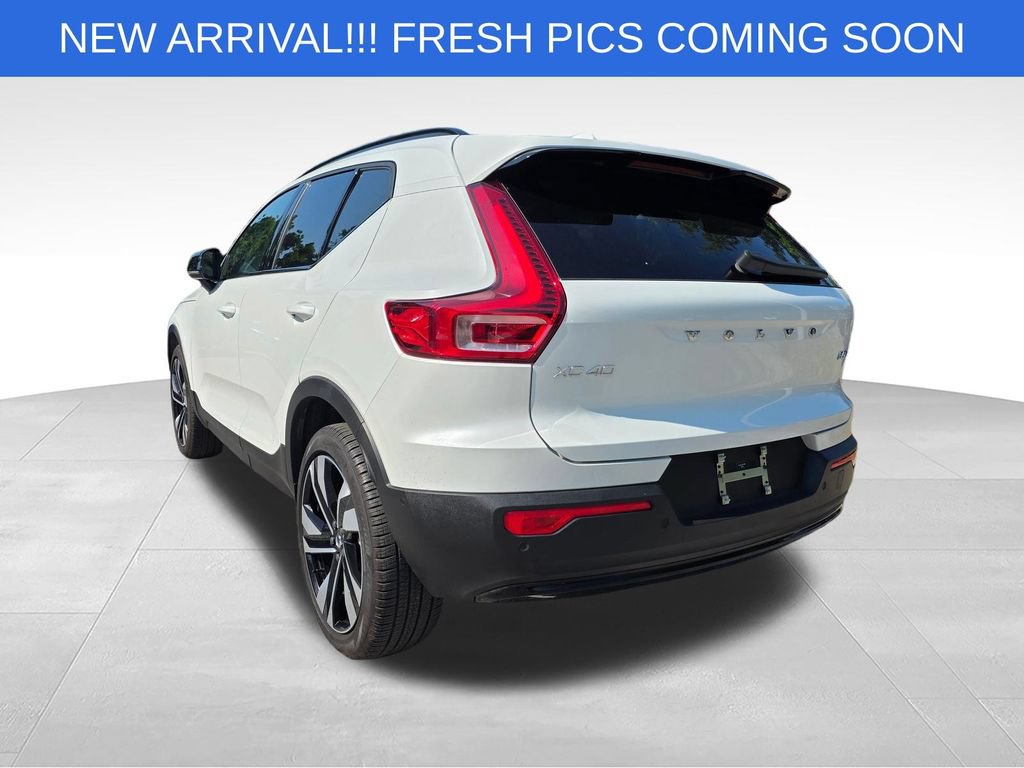 Used 2024 Volvo XC40 B5 Plus AWD/4WD image 6