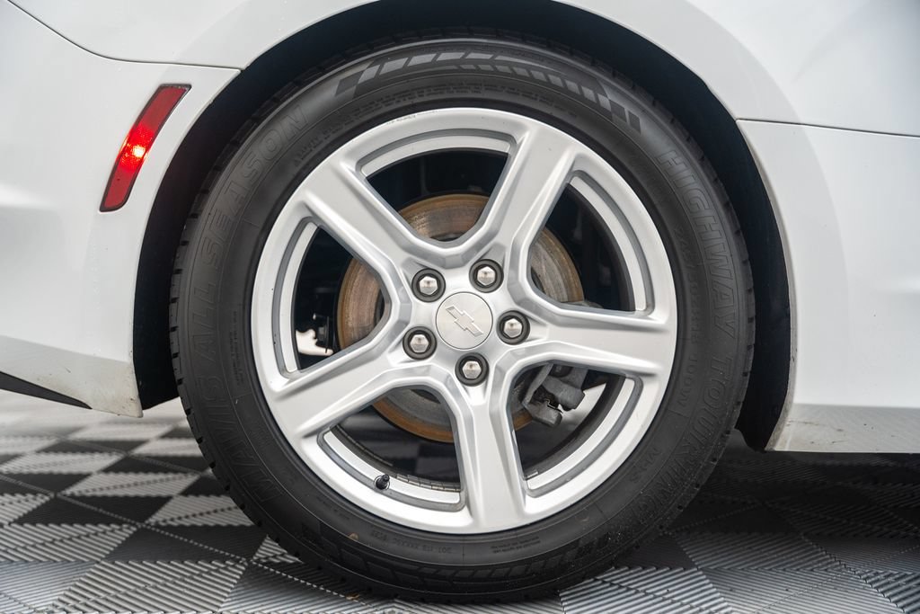 Used 2023 Chevrolet Camaro LT RWD image 17