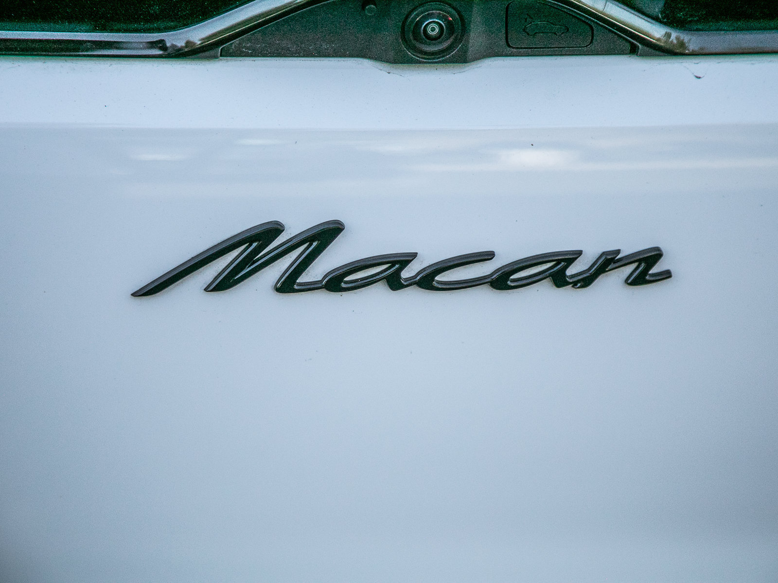Certified 2025 Porsche Macan Electric RWD image 27