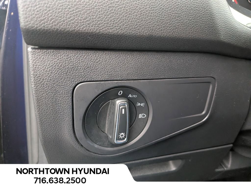 Used 2021 Volkswagen Tiguan SE image 28