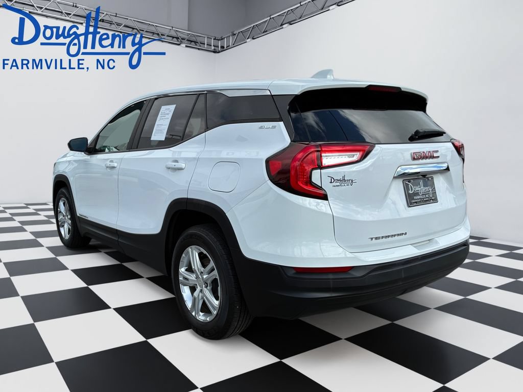 Used 2022 GMC Terrain SLE FWD image 3