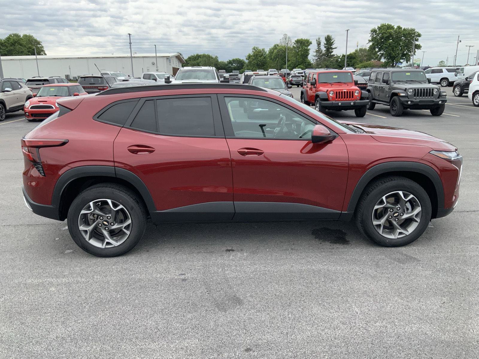 Used 2024 Chevrolet Trax LT w/ Driver Confidence Package FWD image 13