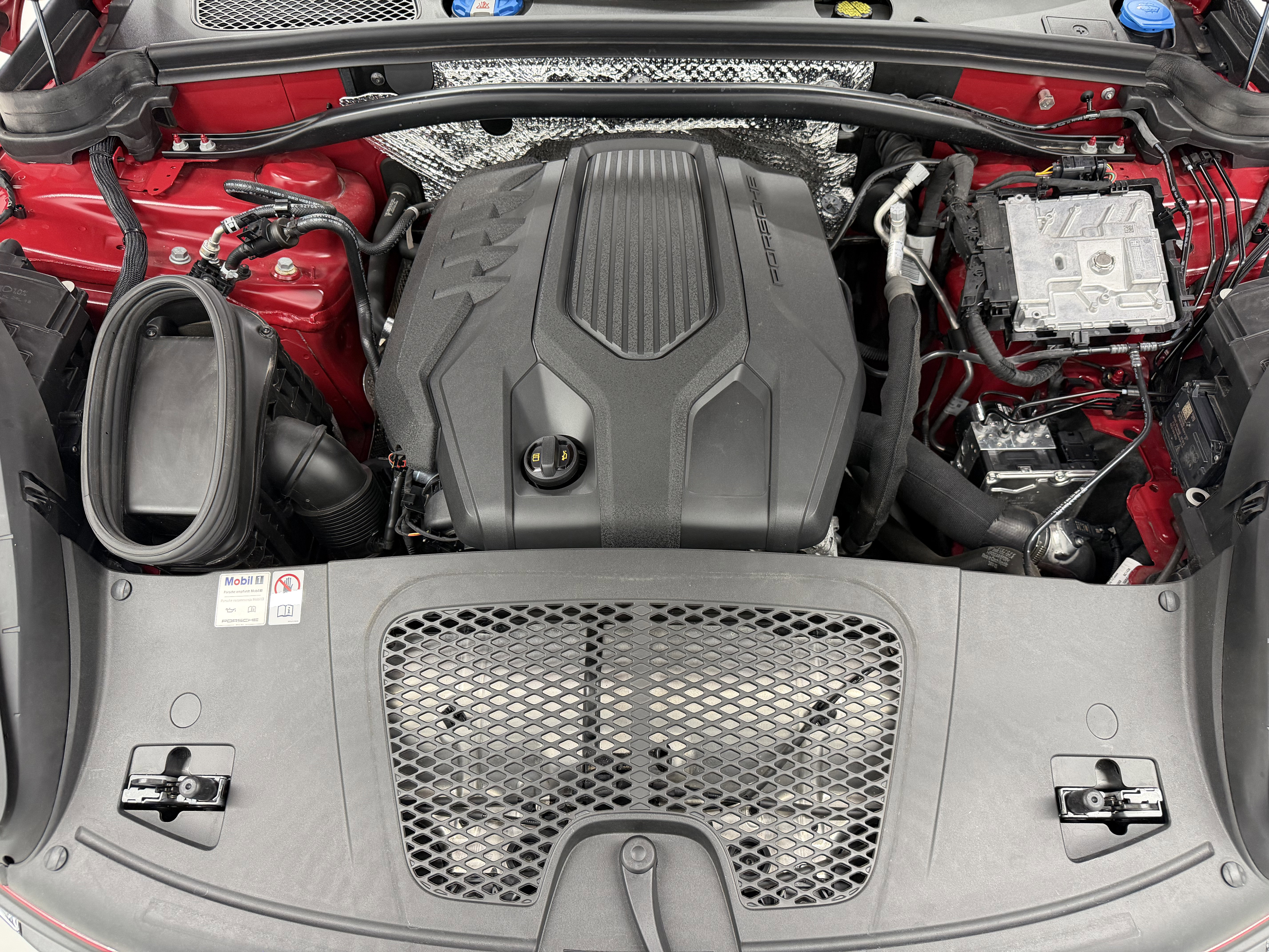 Certified 2024 Porsche Macan image 63