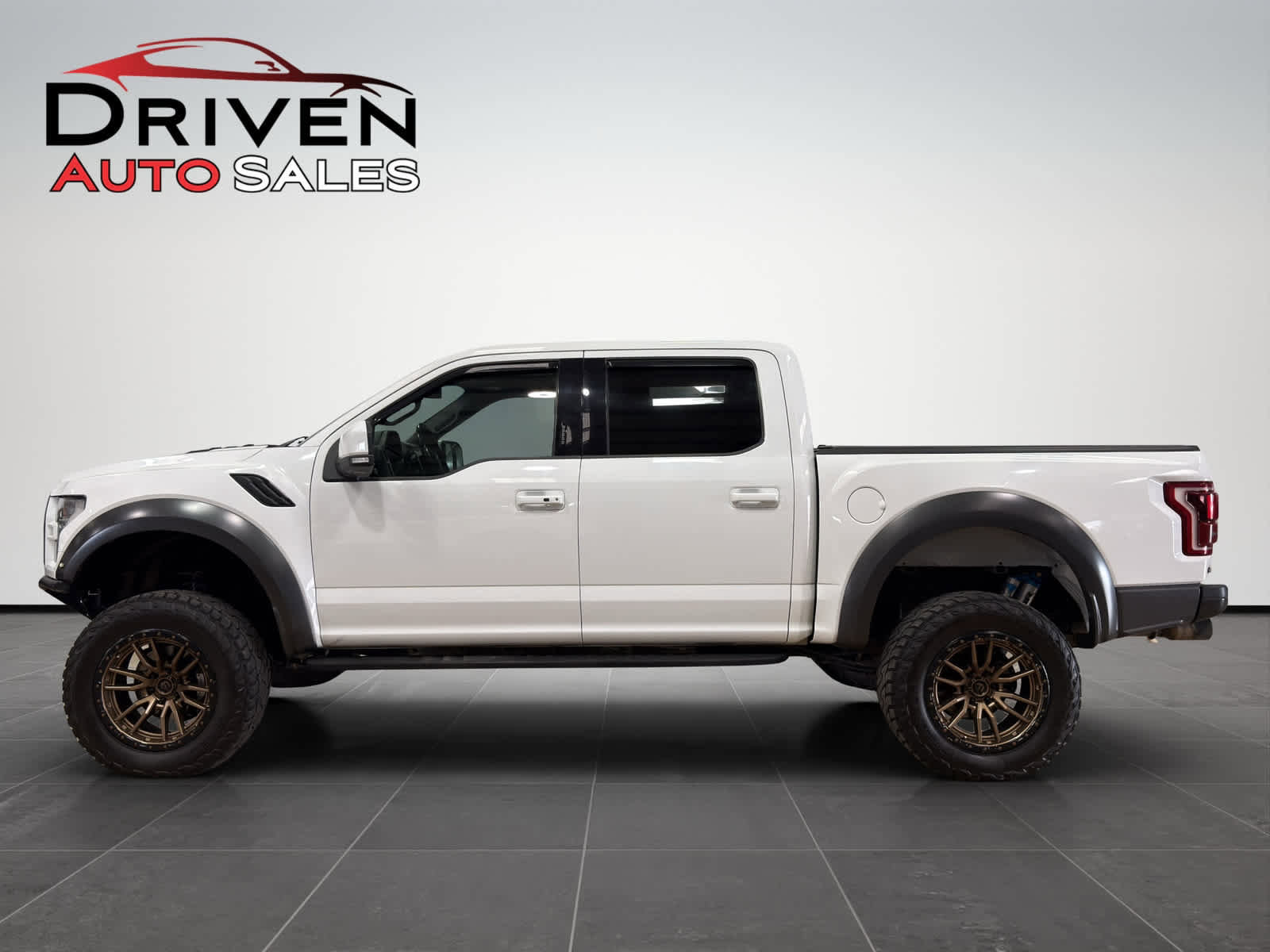 Used 2018 Ford F150 Raptor w/ Equipment Group 802A Luxury image 3