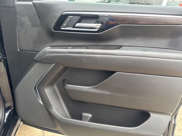 Used 2025 Chevrolet Suburban Z71 AWD/4WD image 17