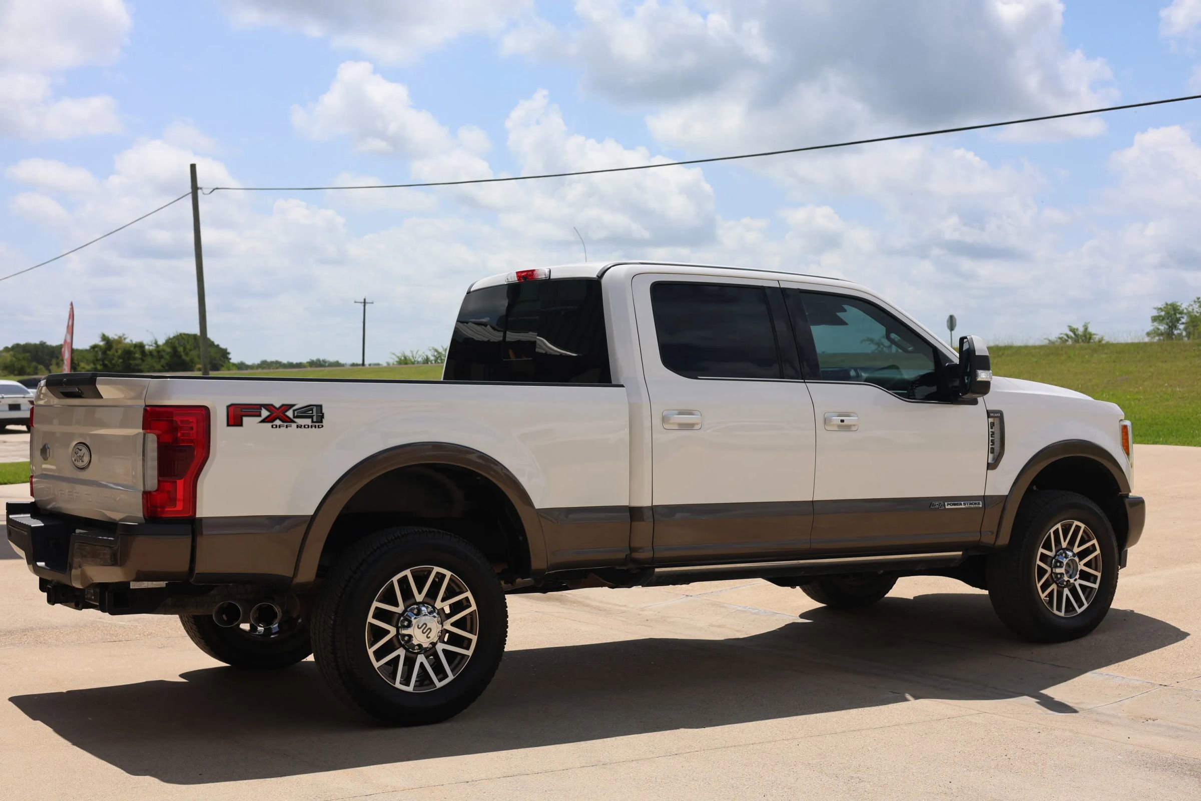 Used 2017 Ford F250 King Ranch w/ King Ranch Ultimate Package AWD/4WD image 3