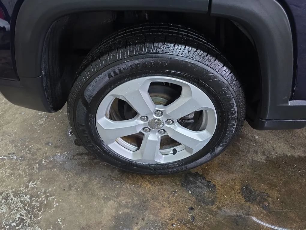 Used 2018 Jeep Compass Latitude w/ Popular Equipment Group AWD/4WD image 15