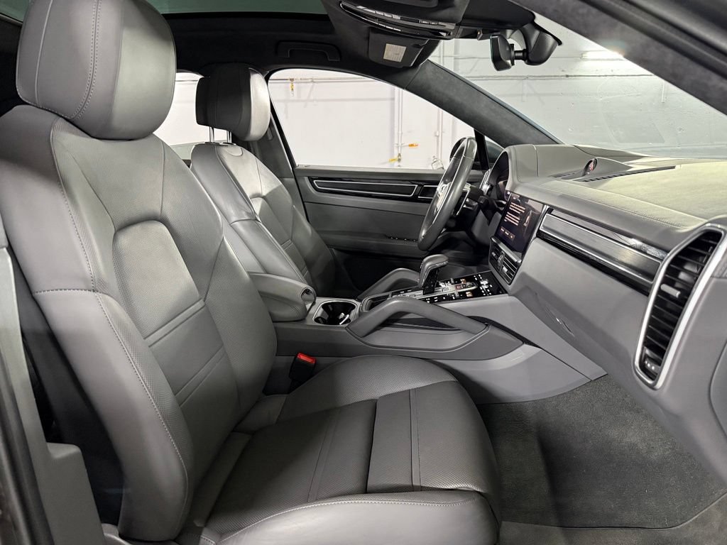 Used 2022 Porsche Cayenne GTS AWD/4WD image 34