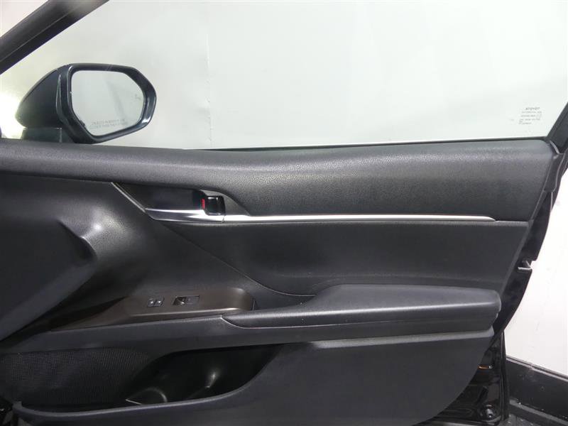 Used 2021 Toyota Camry SE w/ Cold Weather Package image 19