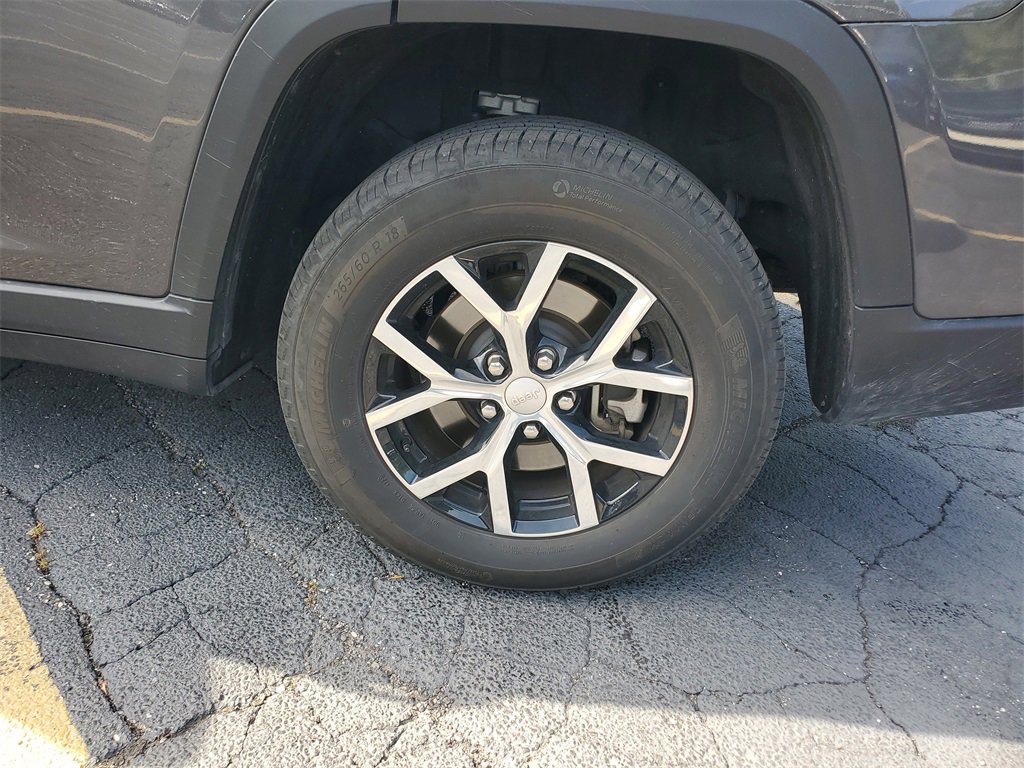 Certified 2024 Jeep Grand Cherokee L Limited w/ Luxury Tech Group II image 5