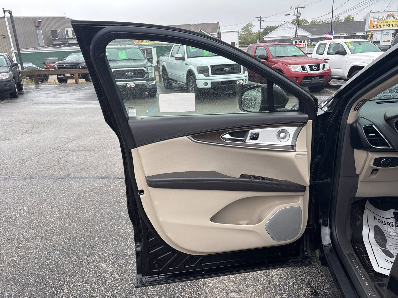 Used 2017 Lincoln MKX Reserve w/ Luxury Package FWD image 23