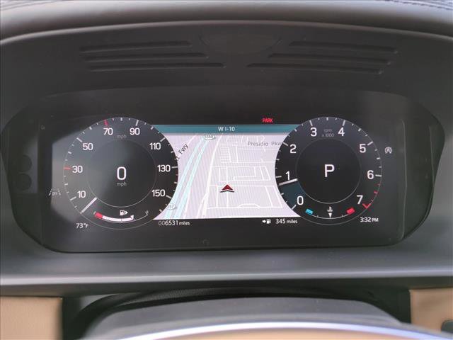 Used 2025 Land Rover Discovery Metropolitan Edition image 11