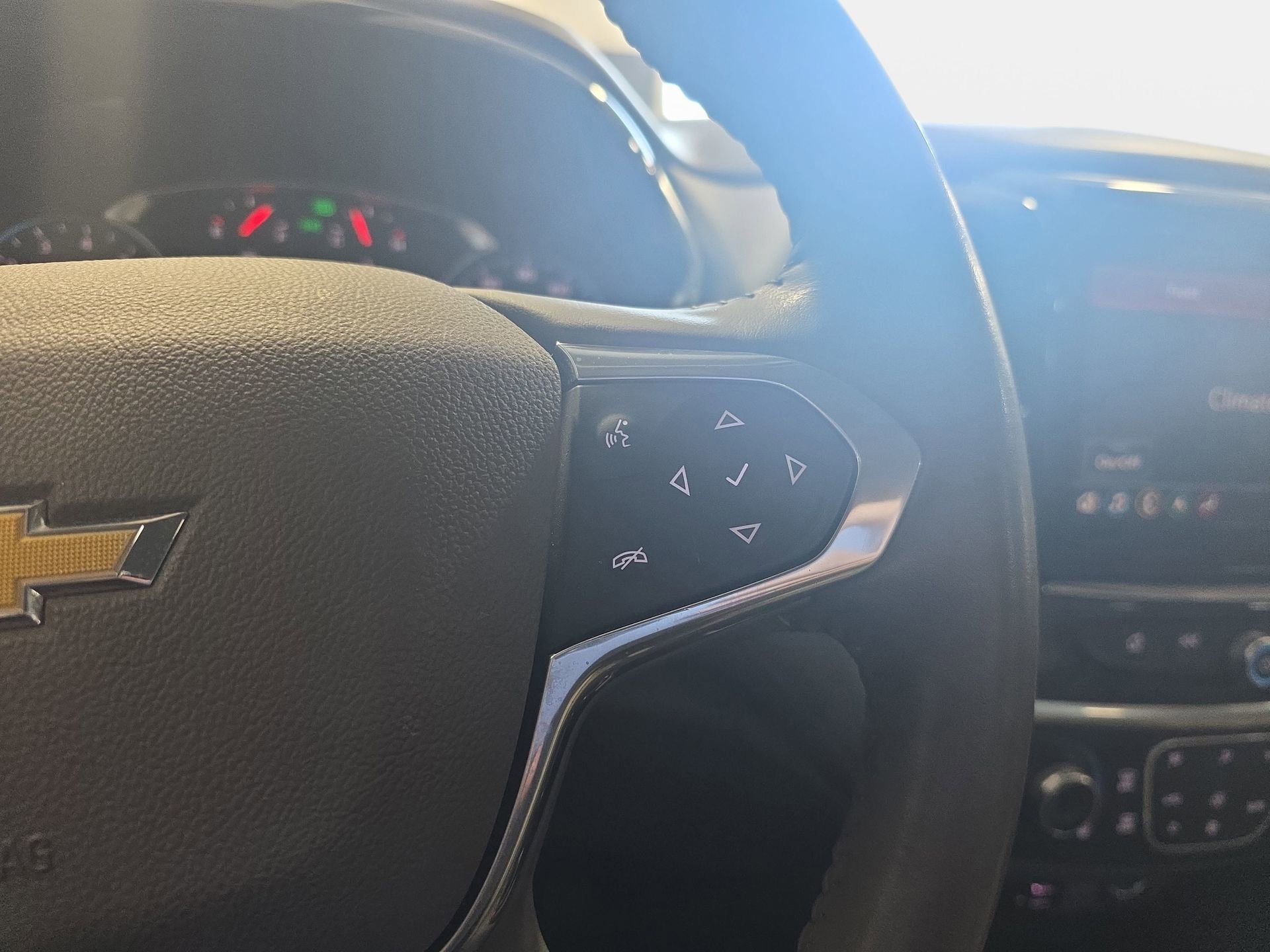 Used 2020 Chevrolet Traverse Premier FWD image 18