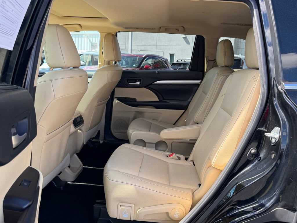 Used 2018 Toyota Highlander XLE AWD/4WD image 15