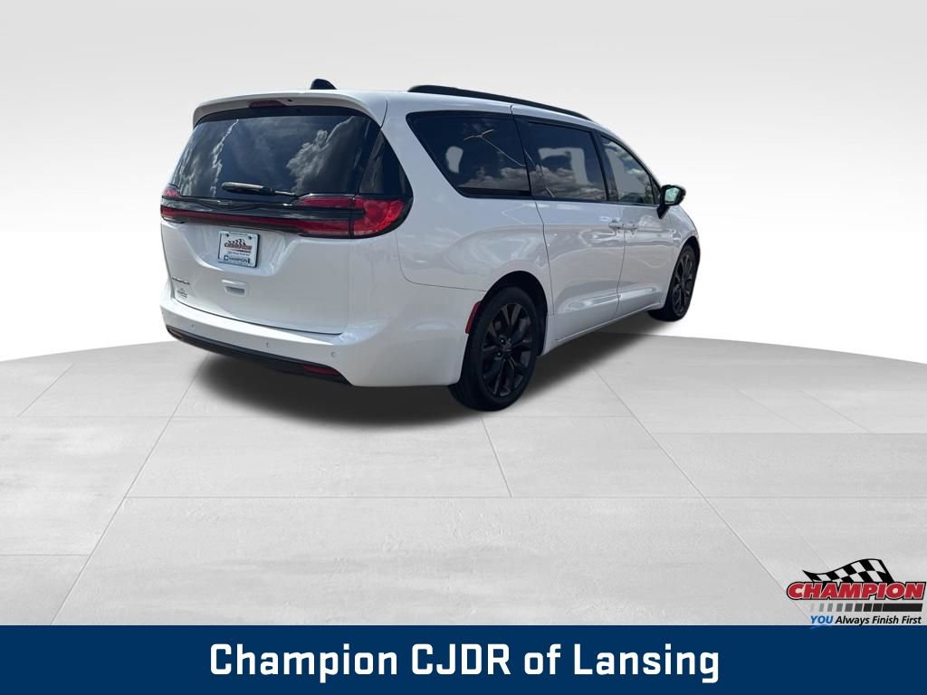 Used 2025 Chrysler Pacifica Limited FWD image 5