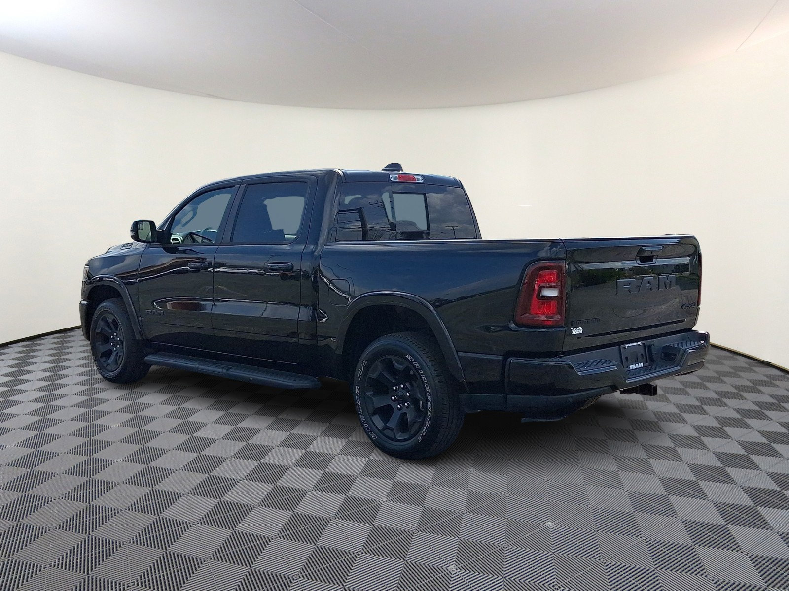 Used 2025 RAM 1500 Big Horn AWD/4WD image 4