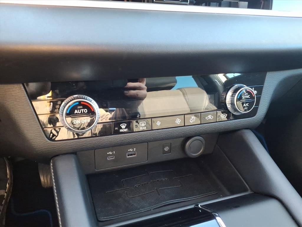 Used 2023 Mitsubishi Outlander 4WD Plug-In Hybrid image 26
