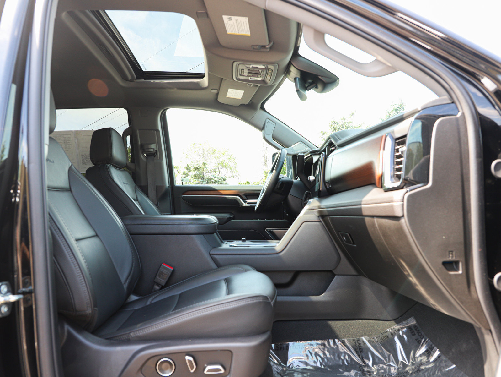 Used 2025 GMC Sierra 2500 Denali AWD/4WD image 15