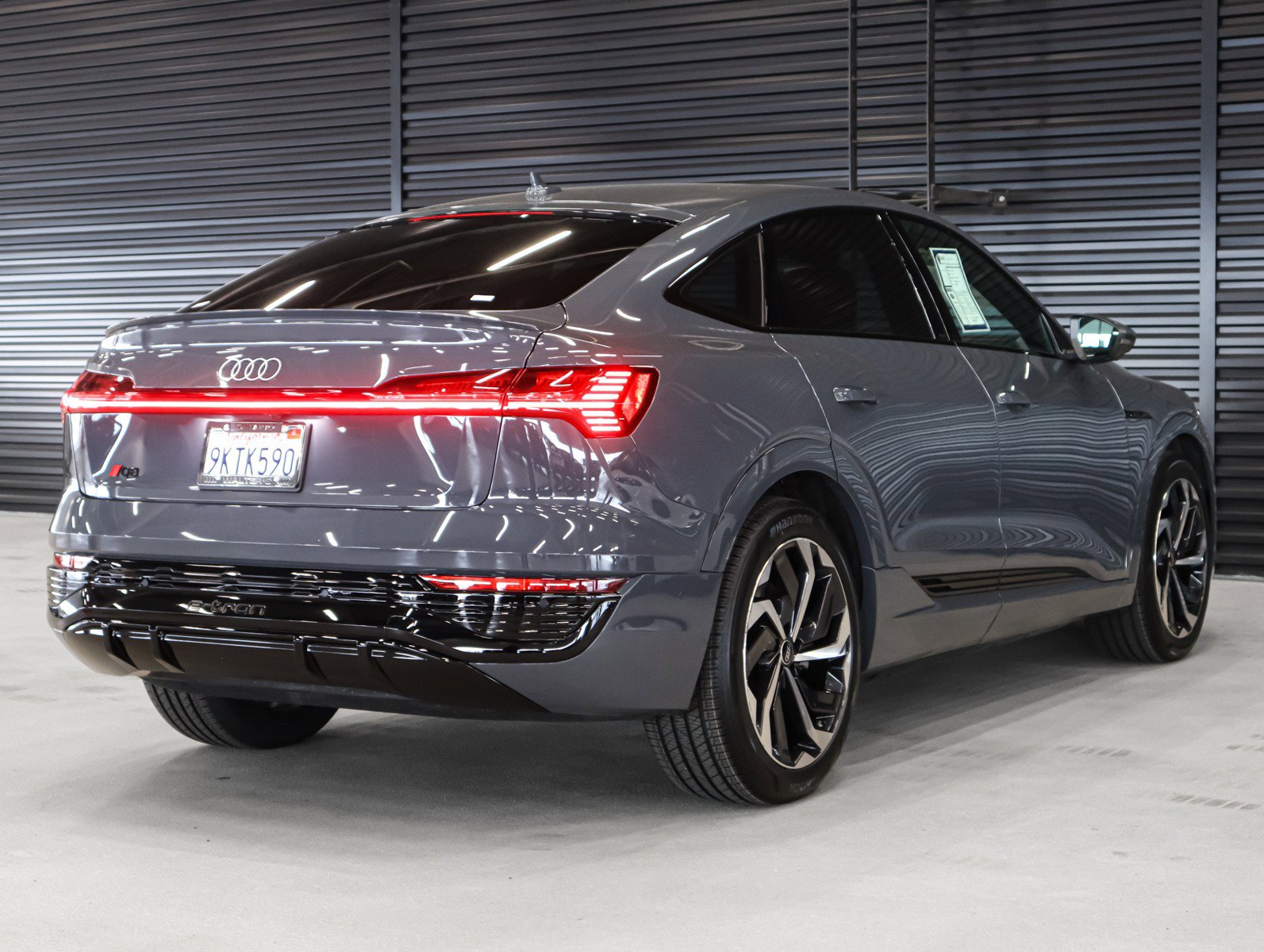 Used 2024 Audi Q8 e-tron Premium Plus image 16